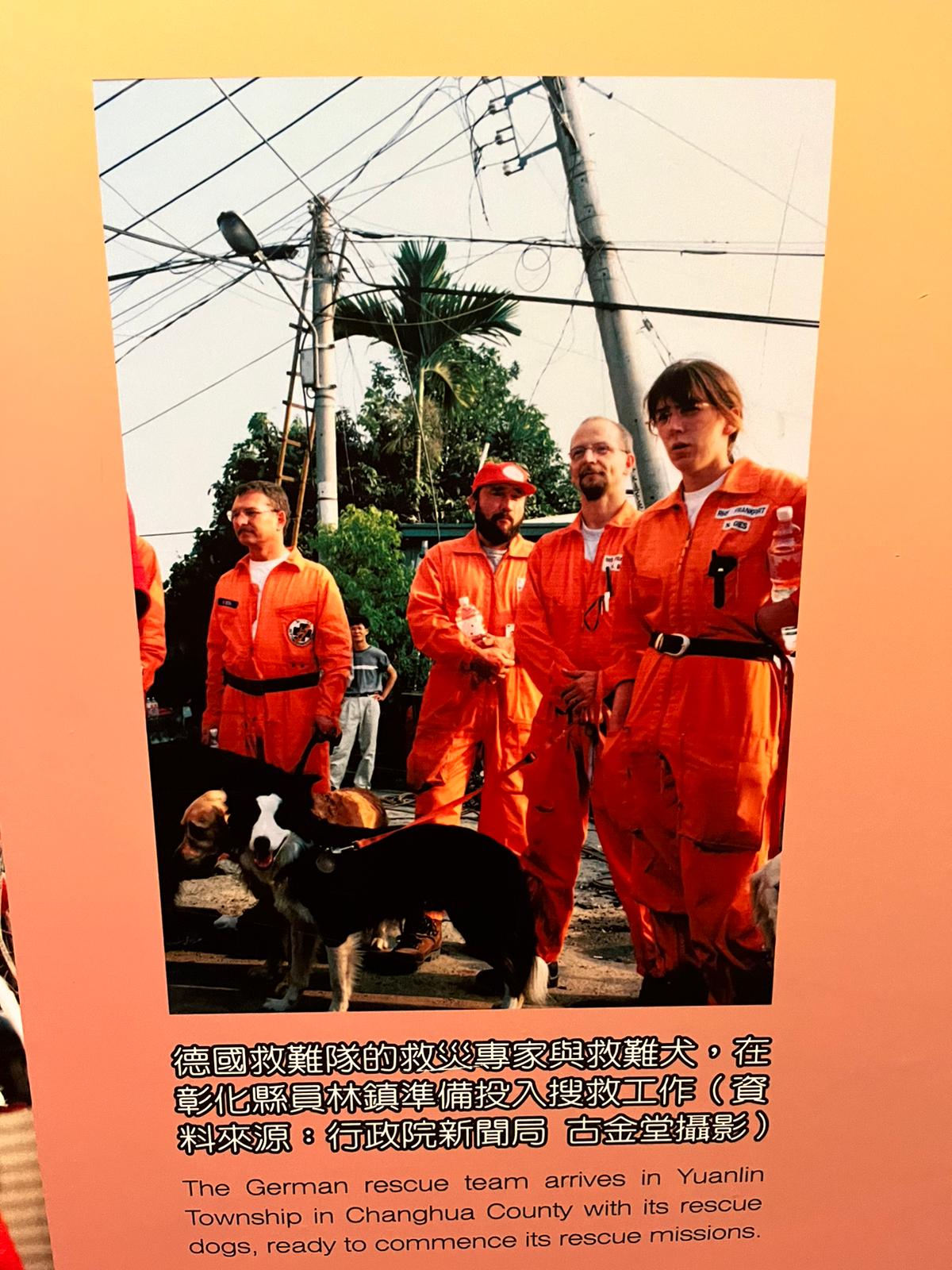 BRH Rettungshundeführer im 921 Earthquake Museum of Taiwan